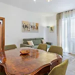 Queen Danila Apartment *